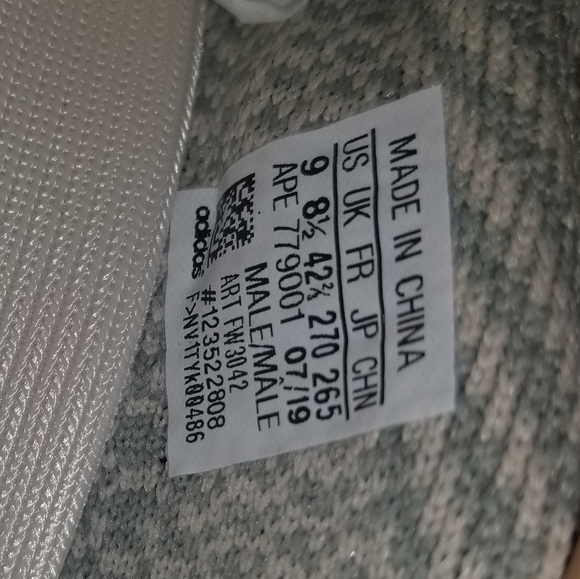 NEW IN BOX ADIDAS YEEZY BOOST 350 V2 FW3042 - Picture 8 of 8